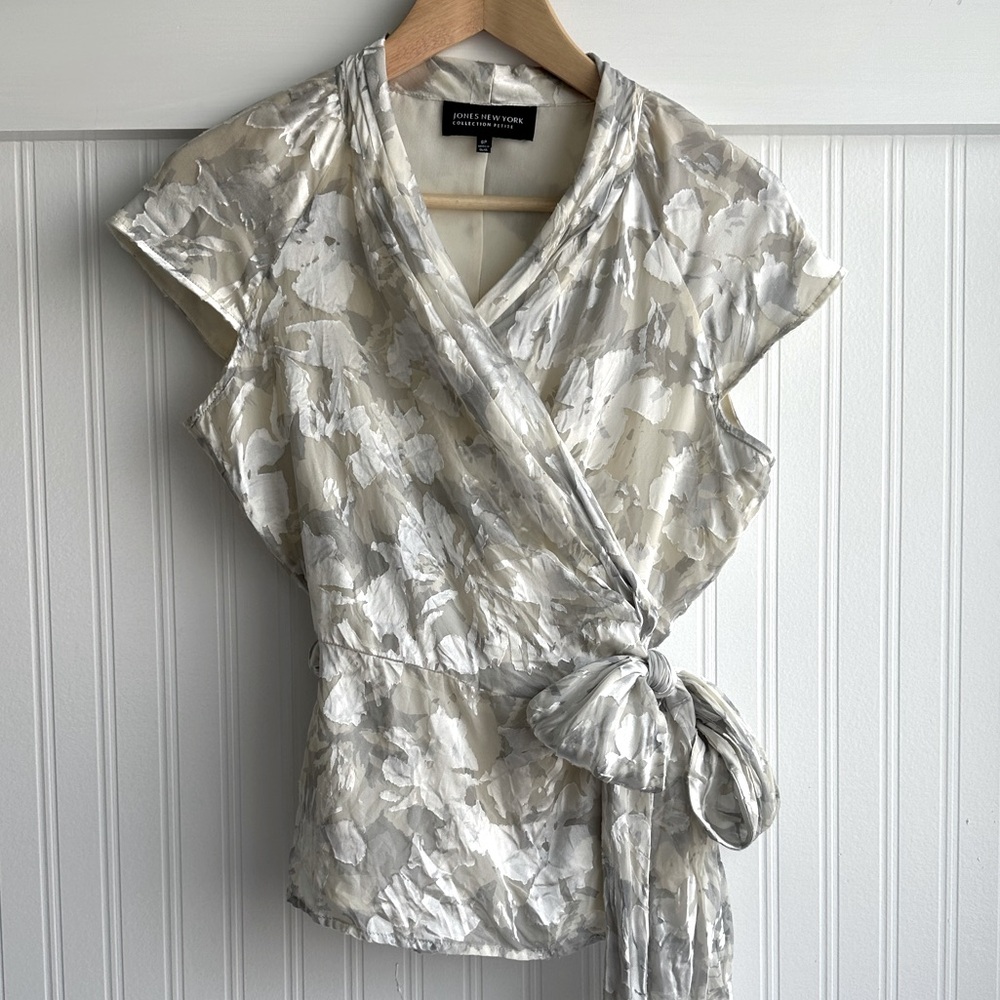 Jones New York petite silk blend blouse cream white silver 6p